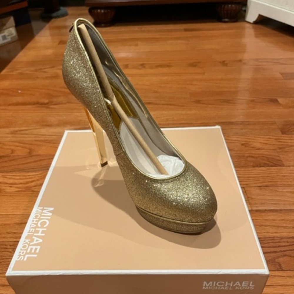 Michael Kors pump